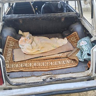 2104 baqaj: Lada 2104 universal, ağ rəng. - Kuzov: 5 qapılı universal gövdə, iri — 7