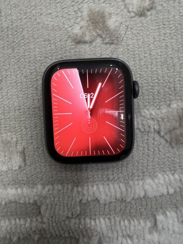 продаю швейную машину: Срочно продаю Apple Watch 4 серии!Состояние хорошее!В комплекте