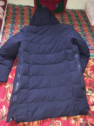 кошелек мужской кожаный ручной работы: Женская зимняя куртка-пуховик средней длины (парка), цвет темно‑синий