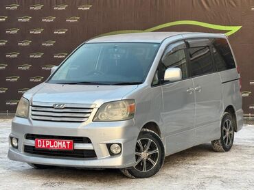 Toyota: Toyota Noah: 2003 г., 2 л, Автомат, Бензин, Минивэн