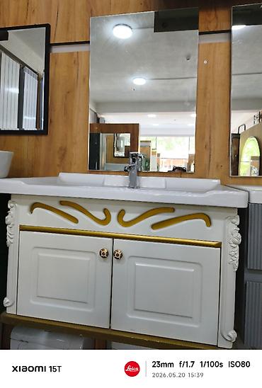 зеркало в ванную: Hamam üçün güzgülü lavabo dəsti - Klassik dizaynlı, ağ rəngdə şkaflı — 1