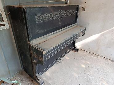 samovar 10 litre: Köhnə üslublu upright pianino – “Фабрика им. Молотова, Борисов (БССР)” — 1