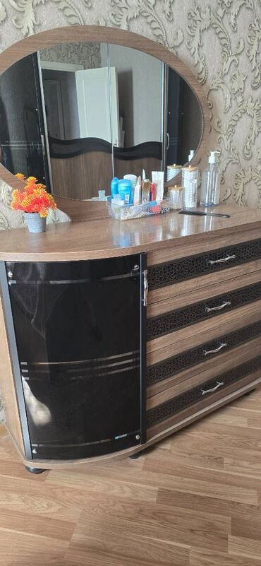 Yataq otağı dəstləri: İkinəfərlik çarpayı, Dolab, Komod, 2 tumba, Azərbaycan, İşlənmiş