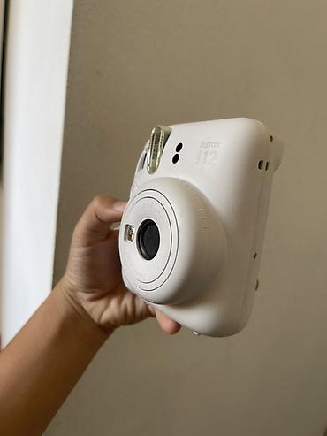 digital camera: Fujifilm Instax Mini 12 — мгновенная камера белого цвета. Основные — 3