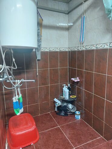 Продажа домов: Продаю дом с мебелью, двор на 2 машины, участок 8 соток. Внутри дома — 16