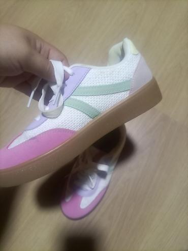 Patike: Patike – šareni model - Veličina: 37 (oznaka N na ulošku; dužina — 5