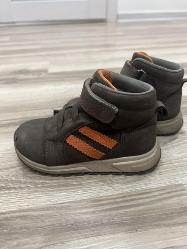 Детская обувь: Ботинки замшевые Натуралка Размер 25 Производство Турция Ортопеды с