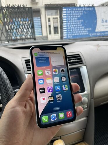 телефонь: IPhone Xr, Белый, Кабель, 81 %