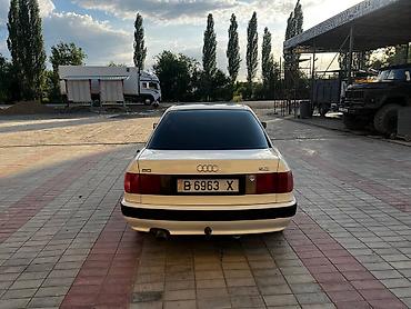 мата секыл: Audi 80: 1993 г., 2 л, Кол менен иштөөчү, Бензин, Седан — 4
