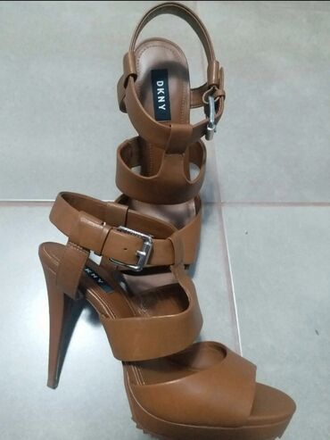 AKCIJA*Novo* Prelepe braon, DKNY (Donna Karan) sandale. Prirodna koža