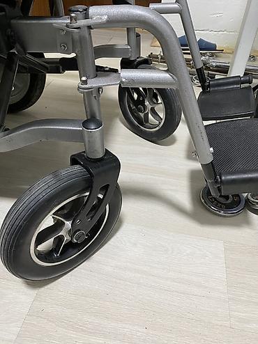 Инвалидные коляски: 28 000 KGS Электроколяска с джойстиком управления - Компактная — 12