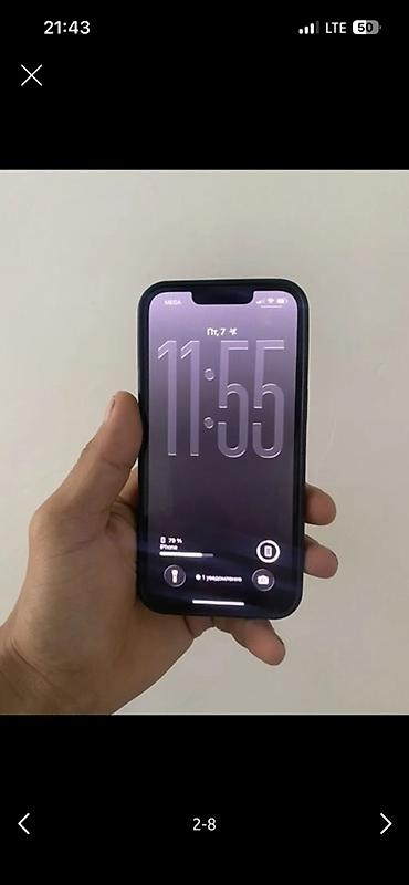Apple iPhone: Смартфон с плоскими гранями и темно‑синим/черным корпусом. На левом — 6