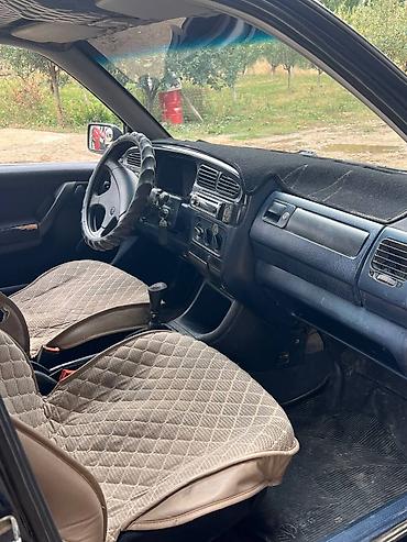 Volkswagen: Volkswagen Vento: 1993 г., 1.8 л, Механика, Бензин, Седан — 5