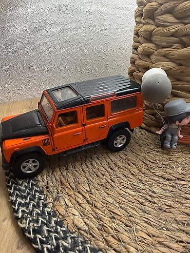 Oyuncaqlar: Land Rover Defender 110 metal oyuncaq maşını satılır. ✔️ Metal — 2