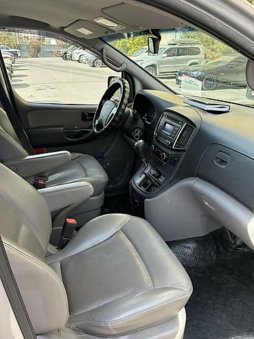 rolls rois: Hyundai H-1 / Starex, серебристый фургон грузо-пассажирский Машина — 6