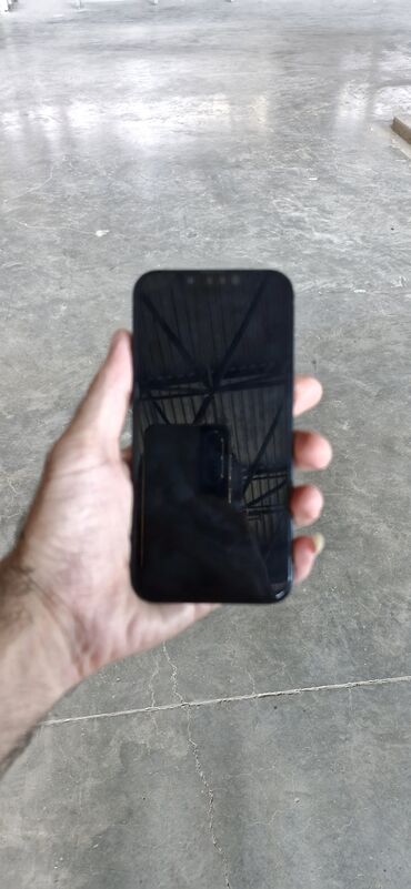 Mətbəx texnikası: IPhone 13, Göy