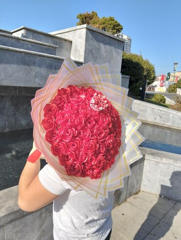 nergiz gülü: 51 roza