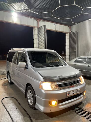 срочно продаю в связи с переездом: Honda Stepwgn: 2003 г., 2 л, Автомат, Бензин, Универсал