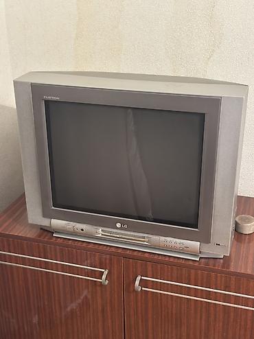 LG kineskop televizor (Flatron seriyası) - Ekran: təxminən 21–25 düym
