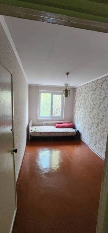 купить квартиру в 10 микрорайоне: 3 комнаты, 58 м², 104 серия, 1 этаж, Старый ремонт