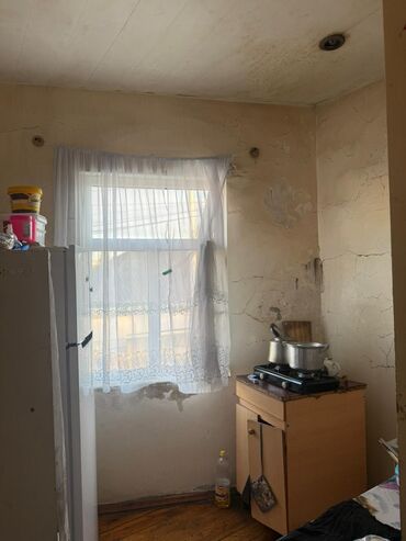 Uzunmüddətli kirayə evlər: 2 otaqlı həyət evi – yaşayış sahəsi mətbəx, zal və bir yataq otağından — 1