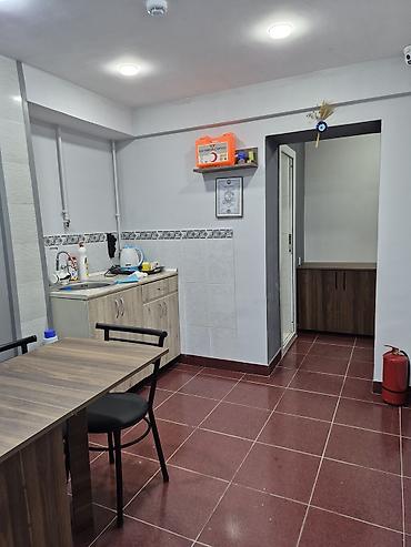 studiya otaq: İcarəyə obyekt – 60 kv.m, 3 otaq Xüsusiyyətlər:Icare ofis Nizami — 10