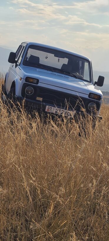 автокредит на бу авто бишкек: ВАЗ (ЛАДА) 4x4 Niva: 1998 г., 1.7 л, Механика, Бензин, Жол тандабас