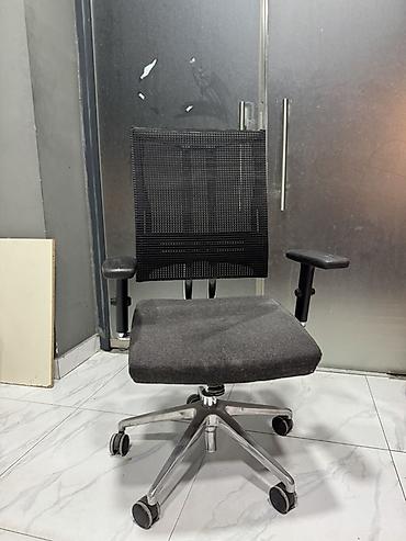 ofis: Ofis kresloları – 2 model 1) Dəri örtüklü klassik ofis kreslosu - — 3