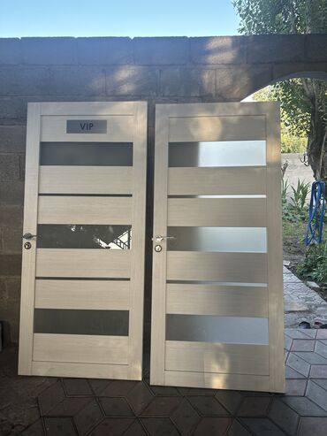 пластик бу терезе: Кирүү үчүн эщиктер, Жыгач, Doors with intercoms, Өзү алып кетүү, Орнотуусуз, Колдонулган