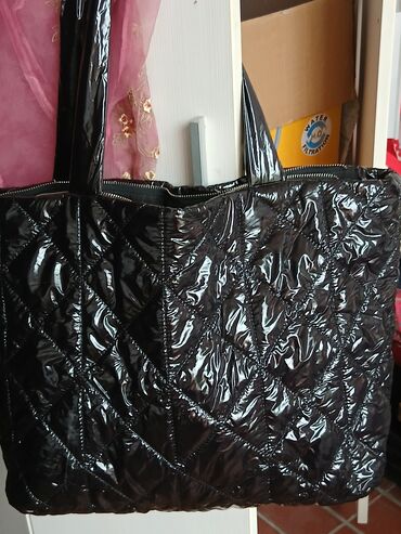 torbice crne: Material: Patent leather
