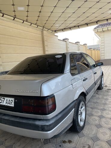 Volkswagen: Volkswagen Passat: 1989 г., 1.8 л, Manual, Газ, Sedan