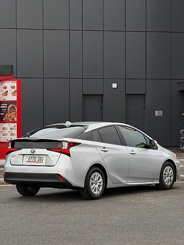 левый автомат: Toyota Prius: 2021 г., Автомат, Гибрид, Лифтбек — 6
