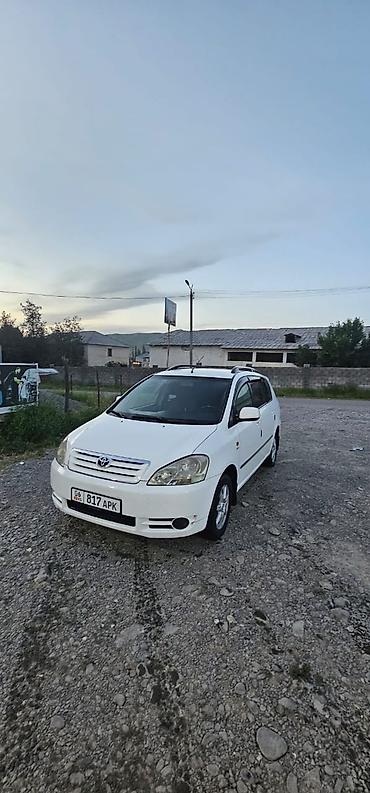 coroll: Toyota Avensis Verso: 2001 г., 2 л, Механика, Бензин, Минивэн — 1