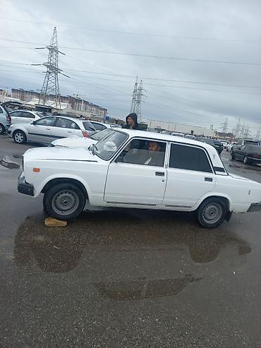 muravey təkərləri: VAZ 2107, ağ rəng, sedan kuzov. Mühərrik və ötürmə: - Benzin — 7