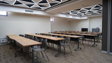 Офисы: Сдаются офисные помещения в центре города, со всеми удобствами. Тел. — 13