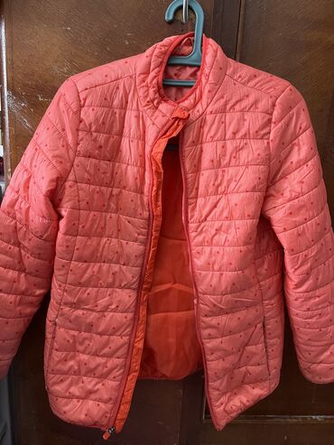 Верхняя одежда: Легкая курточка на весну для девочки подростки. Молнию под цвет можно