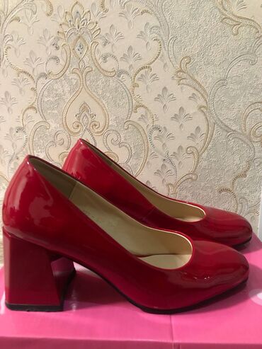 женский обувь размер 38: Туфли 35, цвет - Красный