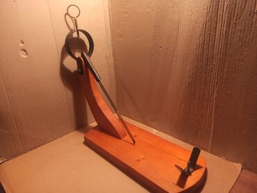 Ostala kuhinjska oprema: Drveno postolje za sečenje pršuta. Dimenzije postolja 40cm x 16,5cm — 5