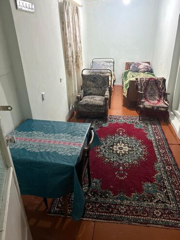 снять дом в районе: Kiralık sadə otaq və əlavə yardımçı sahə - Daxili plan: uzun koridor