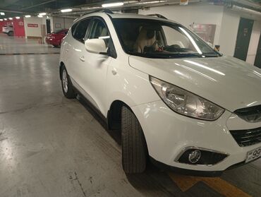 Hyundai ix35 Limited 4WD, ağ rəngli krossover Xüsusiyyətlər: - Tam