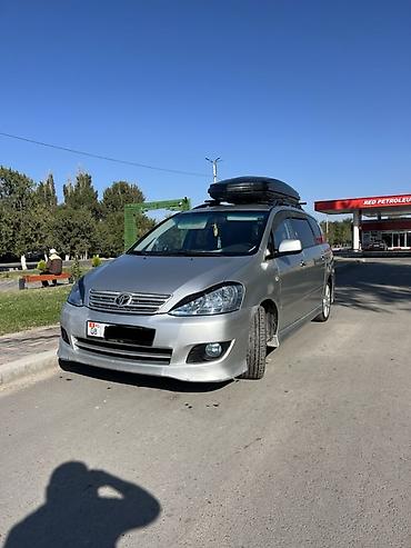 Toyota Avensis Verso: 2004 г., 2 л, Механика, Дизель, Минивэн