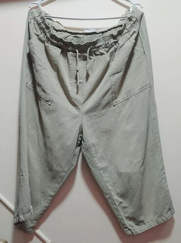 zenski kompleti pantalone i sako: Bermuda, oko struka ima lastis i moze se vezivati Dimenzije: obim