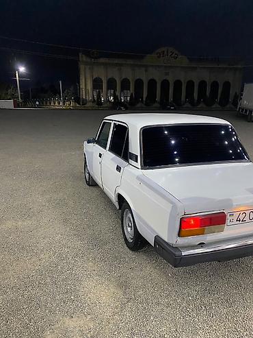 prius 20 kuza salon: Lada sedan (klassik “2107” seriyası görünüşü). Ağ rəngli, 4 qapılı — 3