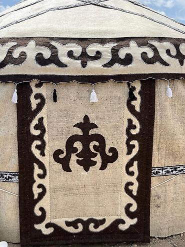 Изготовление юрт: Традиционная юрта с прочным деревянным каркасом и войлочным покрытием — 12