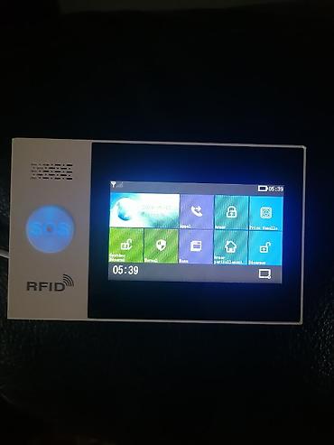 Uređaji protiv krađe: RFID GSM/Alarm kontrolna tabla sa ekranom i SOS tasterom Opis: - — 7