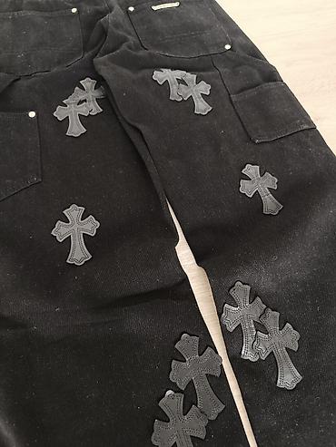 Джинсы: Черные джинсы Chrome Hearts-карго с накладками-крестами.Торг уместен — 3