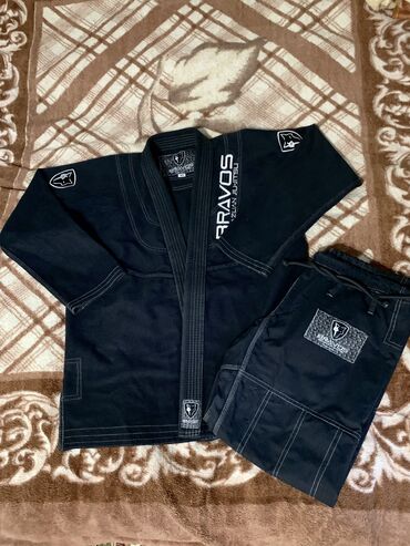 Спецодежда: Продаю кимоно для Jiu jitsu, от фирмы Bravos, с моделью волка🐺, сам