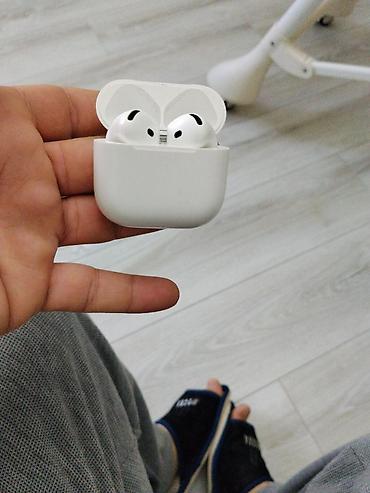 iphone qulaqcıq: Apple AirPods 4 Xüsusiyyətlər: - Bluetooth simsiz qulaqcıq dəsti - — 5