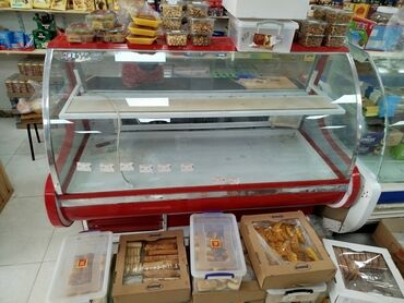 bar vitrin: Vitrin tipli soyuducu tezgah - Önü tam şüşəli, əyri dizaynlı vitrin