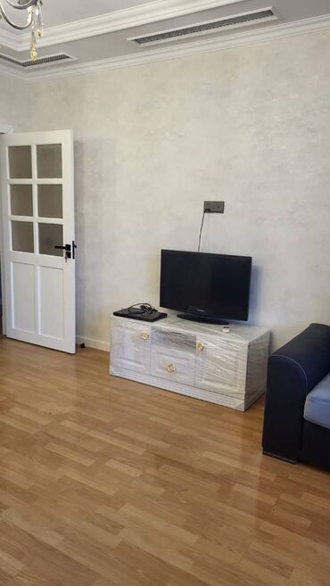 Uzunmüddətli kirayə mənzillər: Nizami rayonu,Neftciler metrosu erazisinde 220 ve 210 sayli mektebin — 1